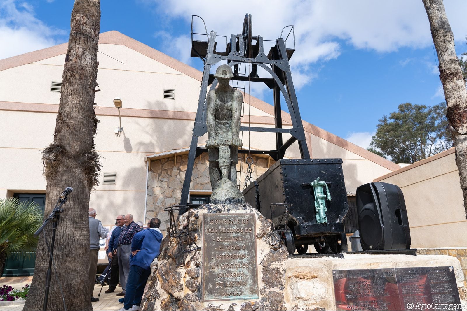 El monumento al Minero del Llano del Beal