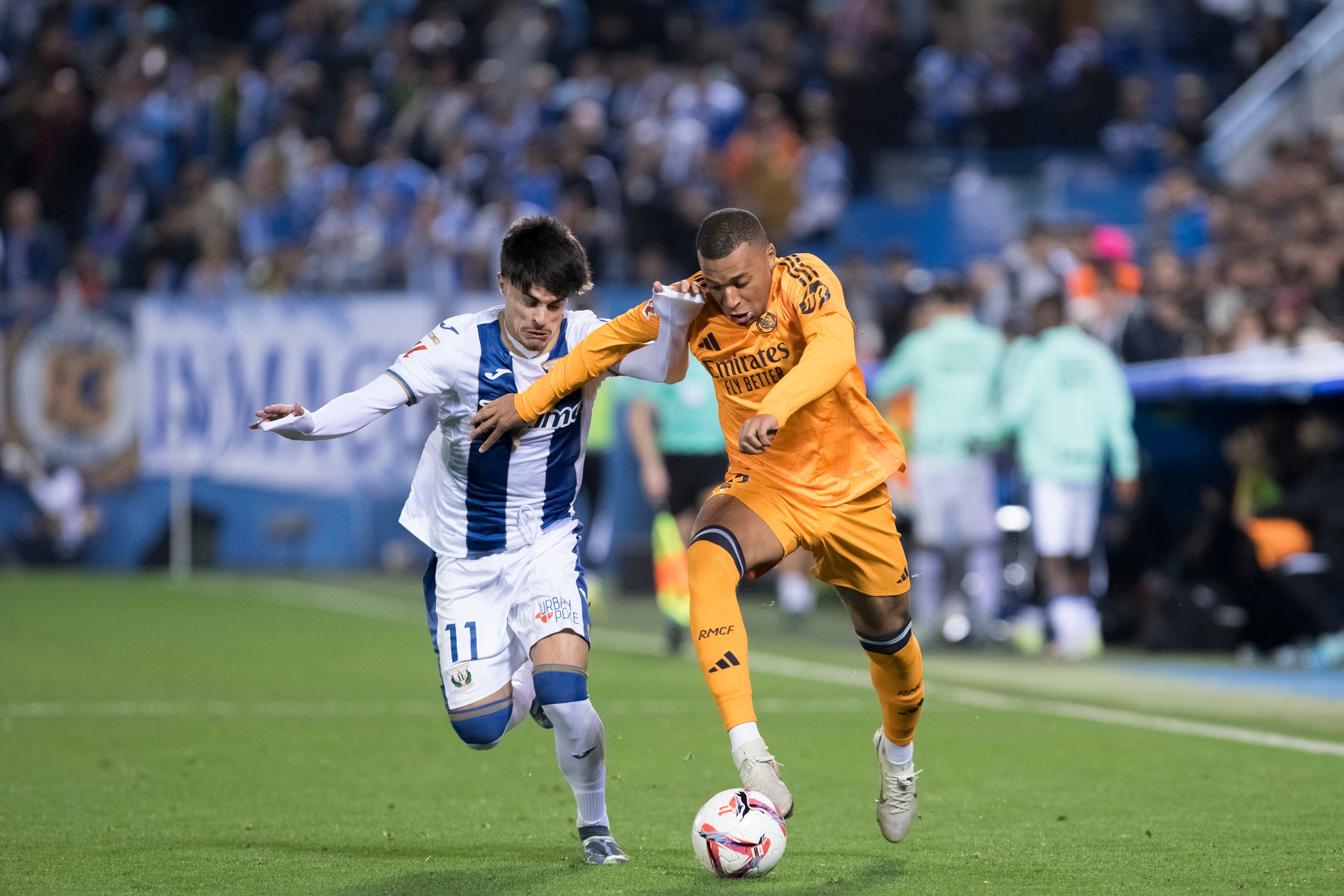 Kylian Mbappé y Juan Cruz, durante el CD Leganés-Real Madrid de Liga