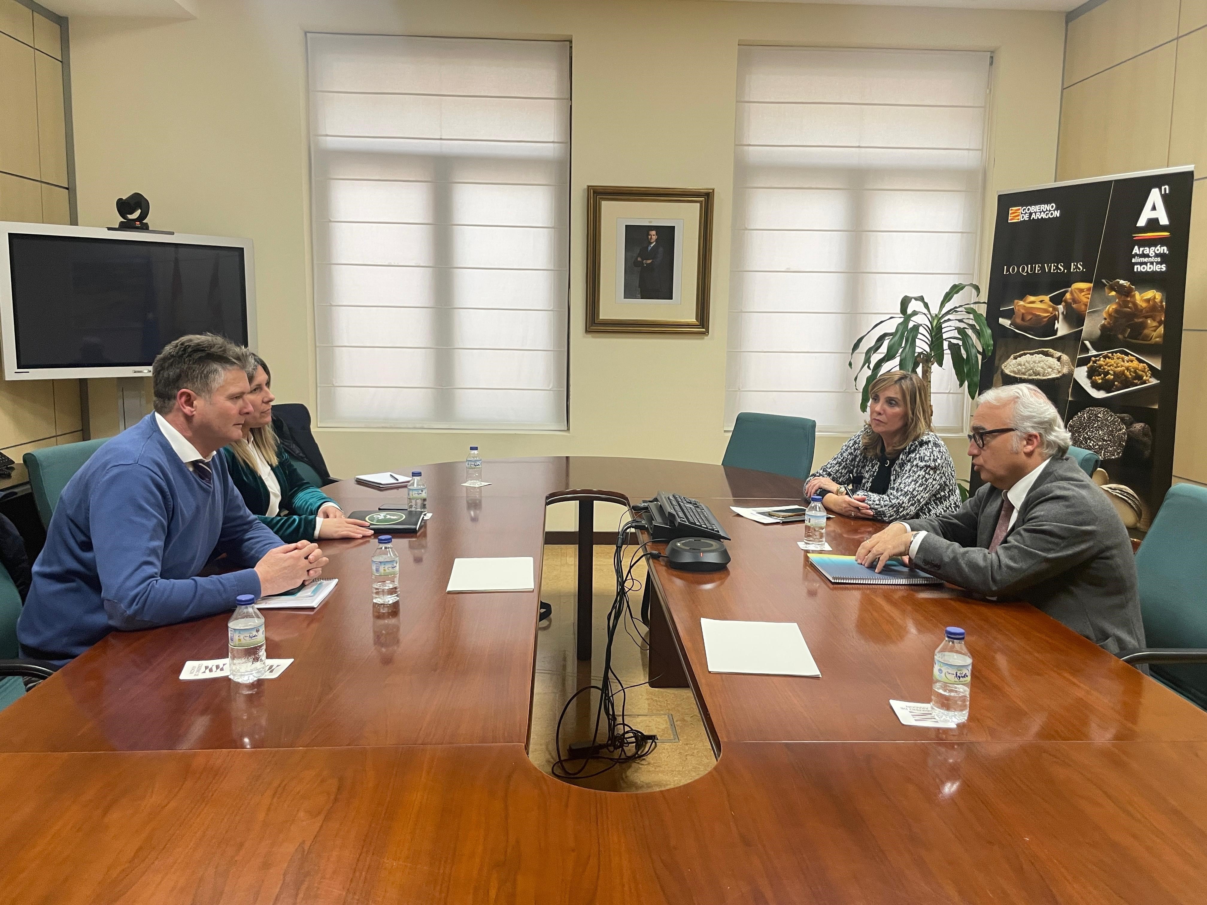 Ignacio Gramún y Verónica Alins con Javier Rincón y Amparo Cuellar. Foto: DGA