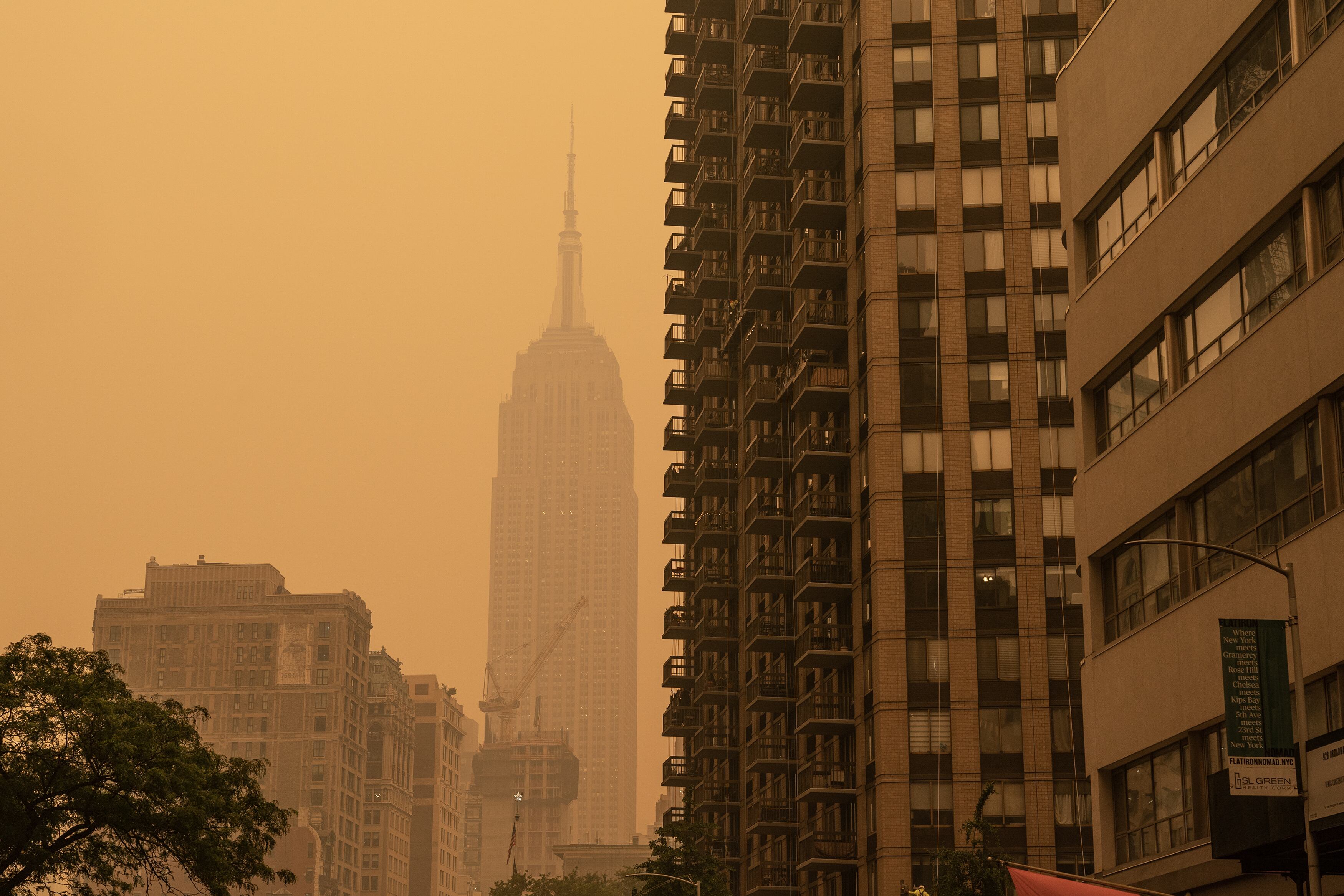 Imagen de Nueva York con el cielo anaranjado por el humo procedente de los incendios de Canadá