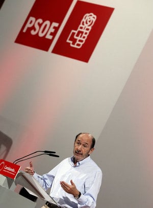 El hasta hoy secretario general del PSOE, Alfredo Pérez Rubalcaba, durante su discurso en el congreso federal extraordinario del PSOE