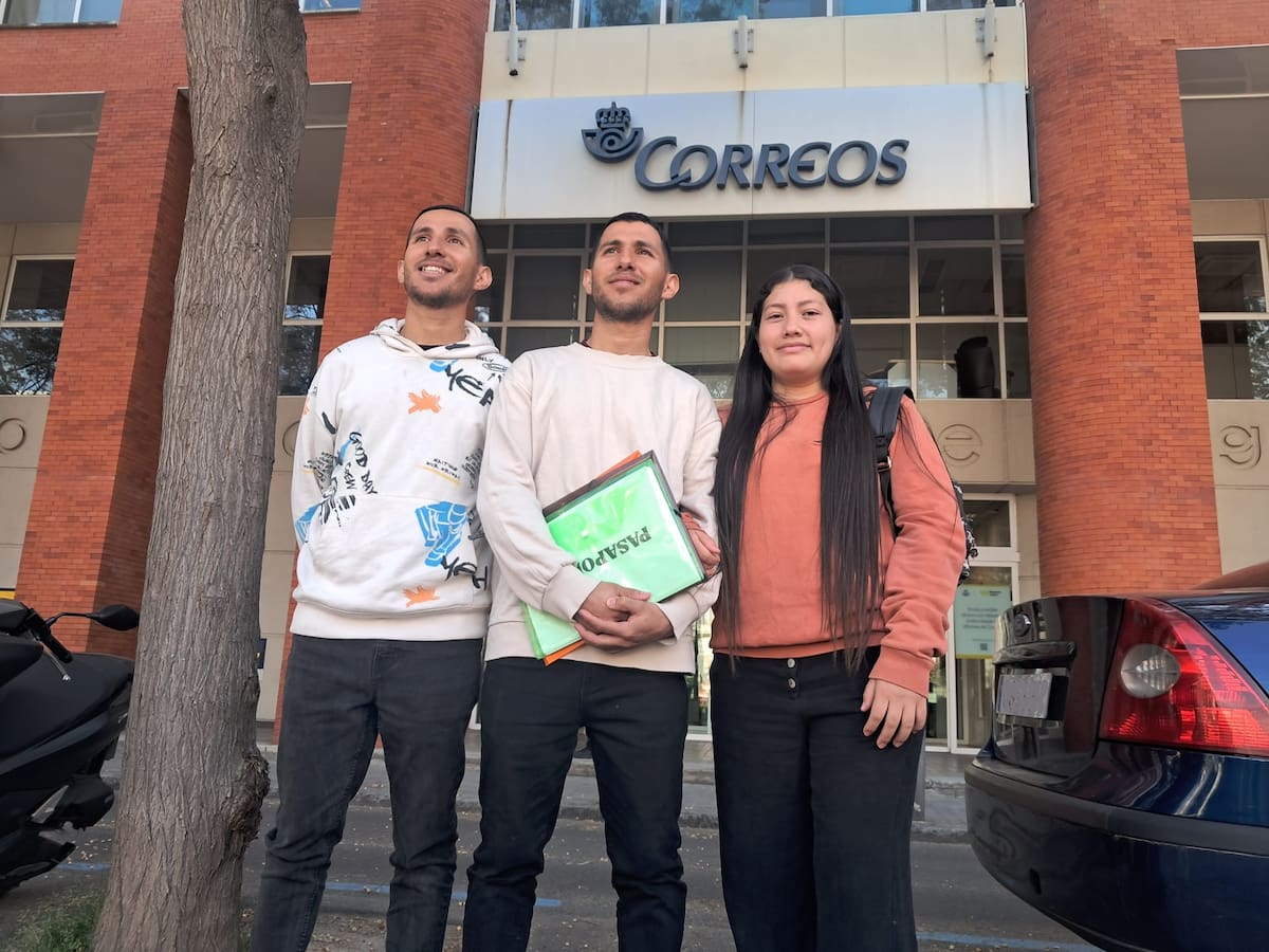 Santiago, Sergio y Tania, esperanza y futuro tras la regularización