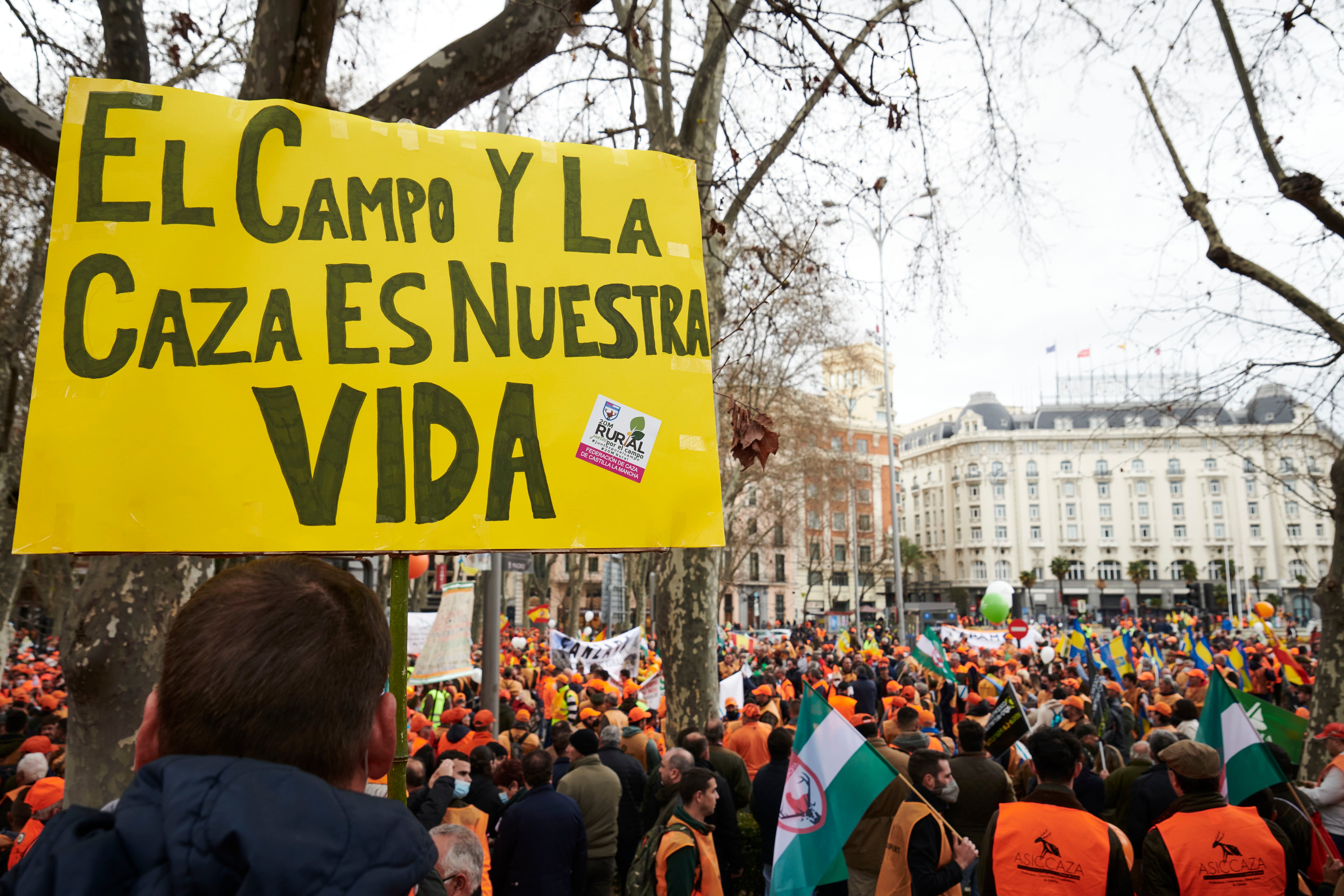 MADRID, 22/03/2022.- Manifestación por la defensa del campo español este domingo en Madrid. EFE/Luca Piergiovanni
