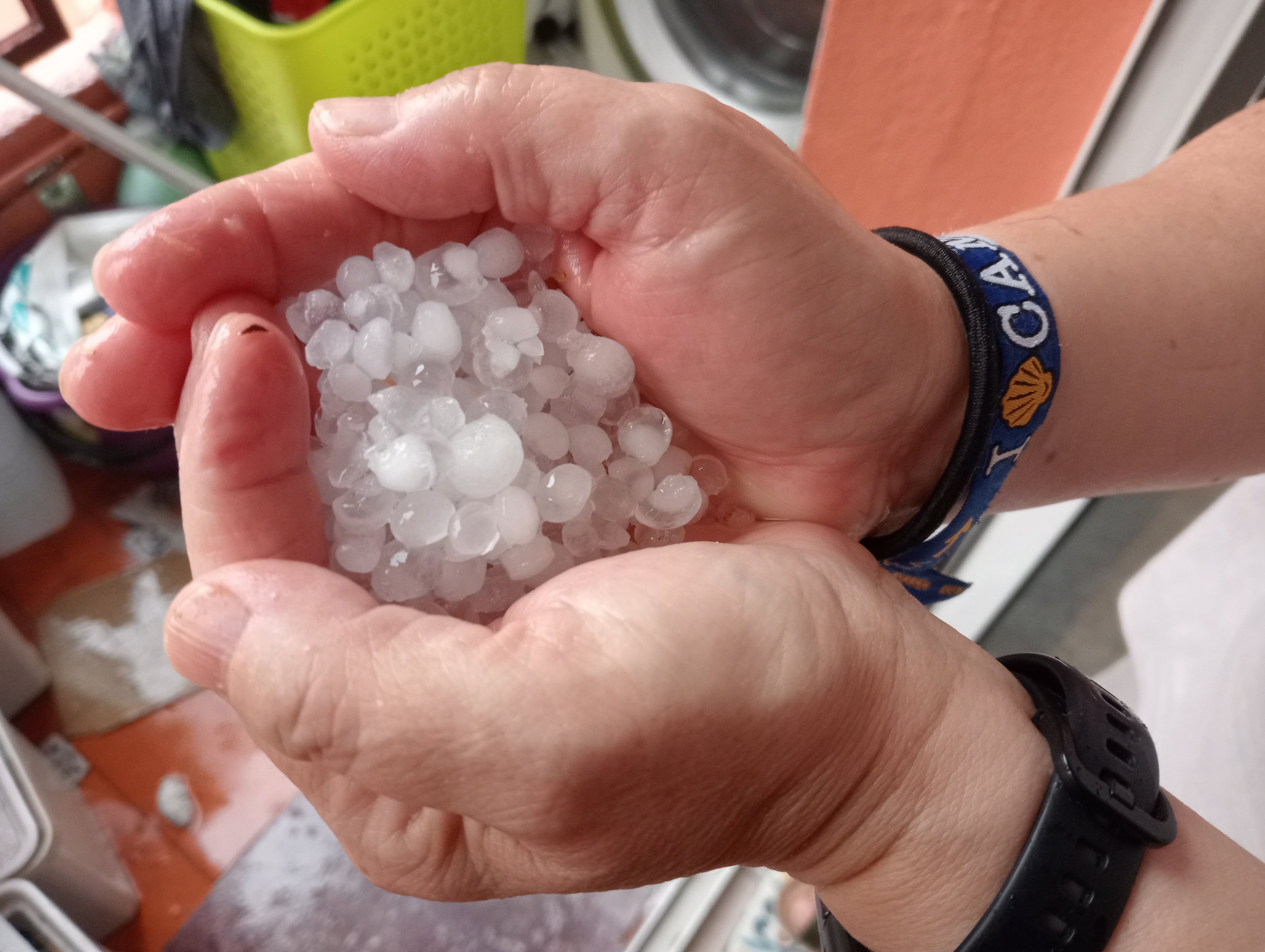 Granizo recogido en Xàtiva (21/06/2023)