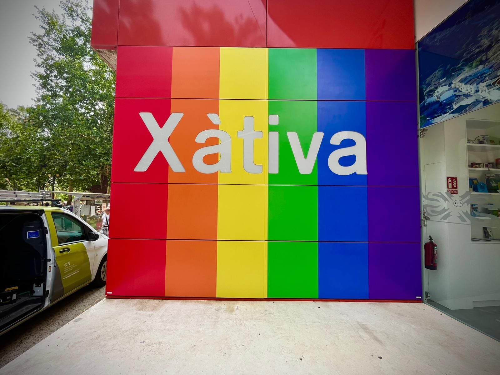 Así lucen las banderas LGTBI+ en las instituciones de la Comunitat Valenciana: Xàtiva