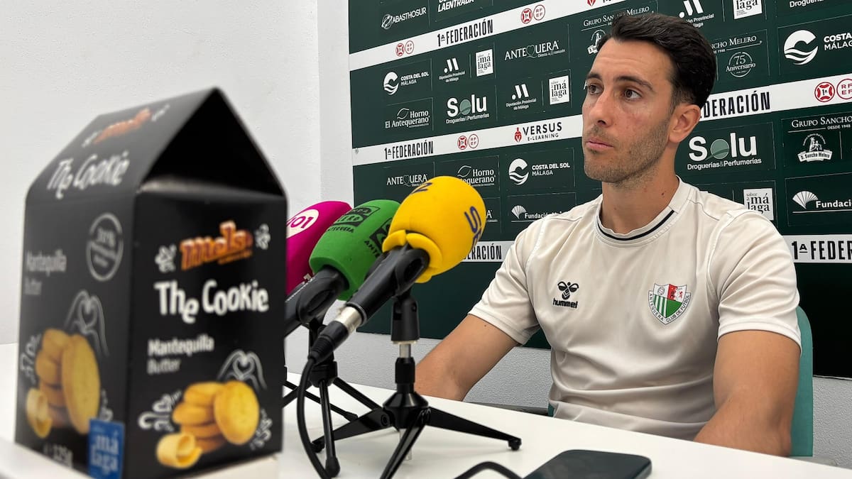 Javi Medina, entrenador del Antequera CF, en la previa ante el Real Murcia