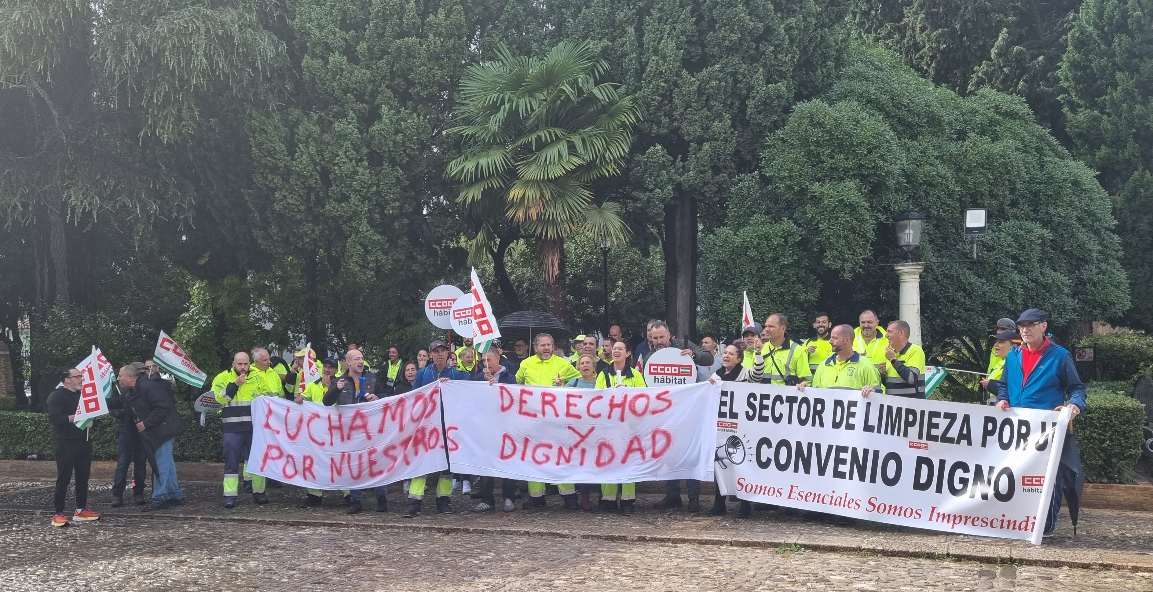 Trabajadores de Soliarsa concentrados frente al Ayuntamiento de Ronda