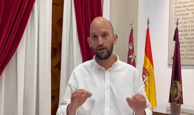 El PSOE acusa al alcalde Fulgencio Gil de mentir sobre la situación presupuestaria de Lorca para no bajar impuestos .