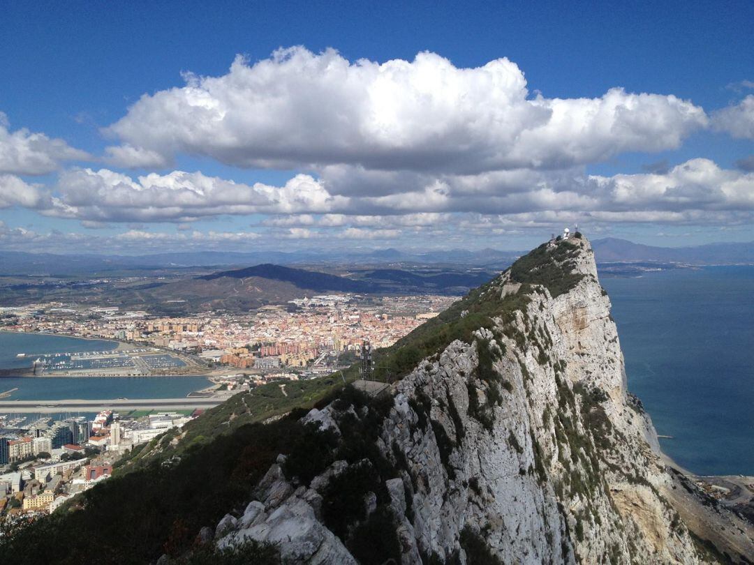 Vistas desde una de las zonas más altas del Peñón de Gibraltar.