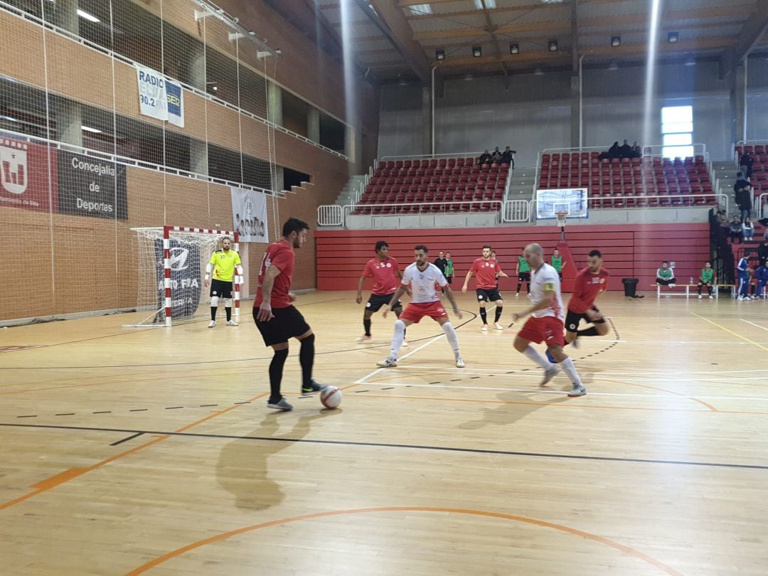 El Nueva Elda no pudo con el líder del grupo