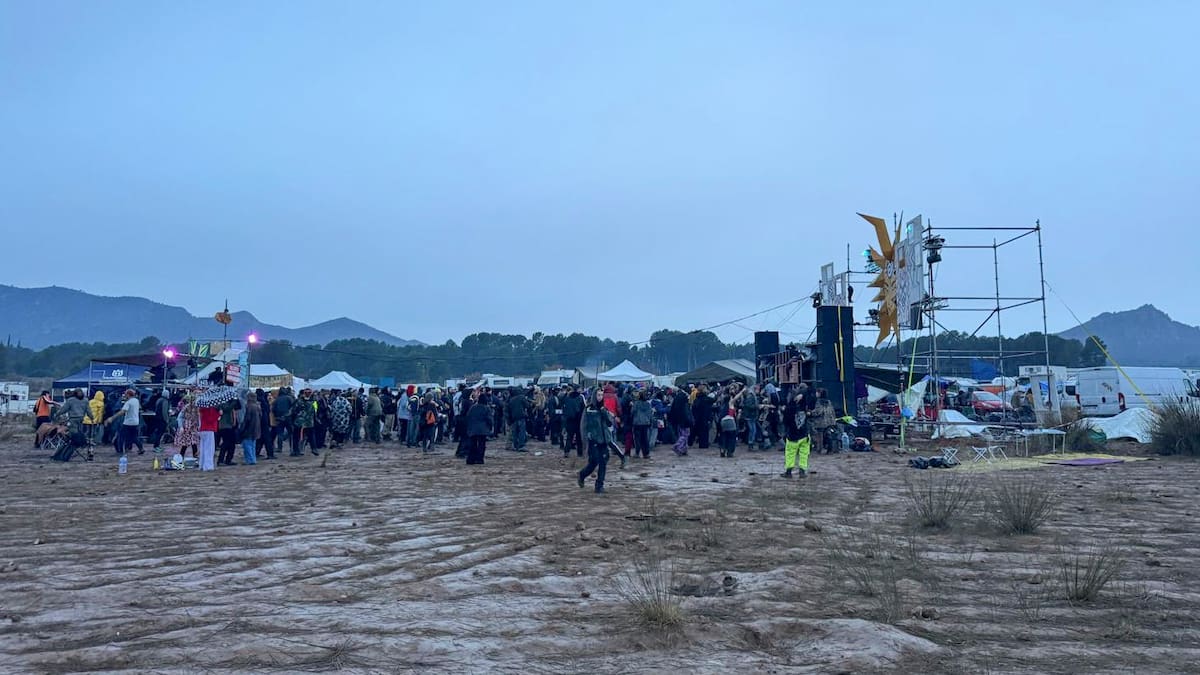 Las autoridades advierten a los organizadores de la rave ilegal del pantano del Cenajo en Albacete de posibles sanciones