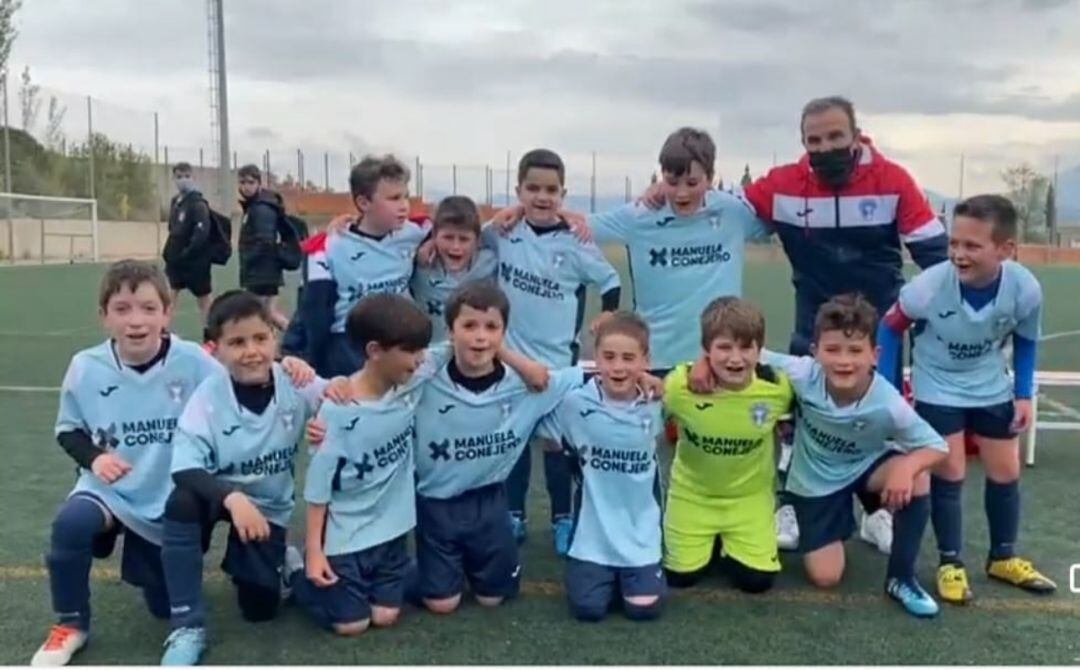 Alineación del equipo en el derbi local