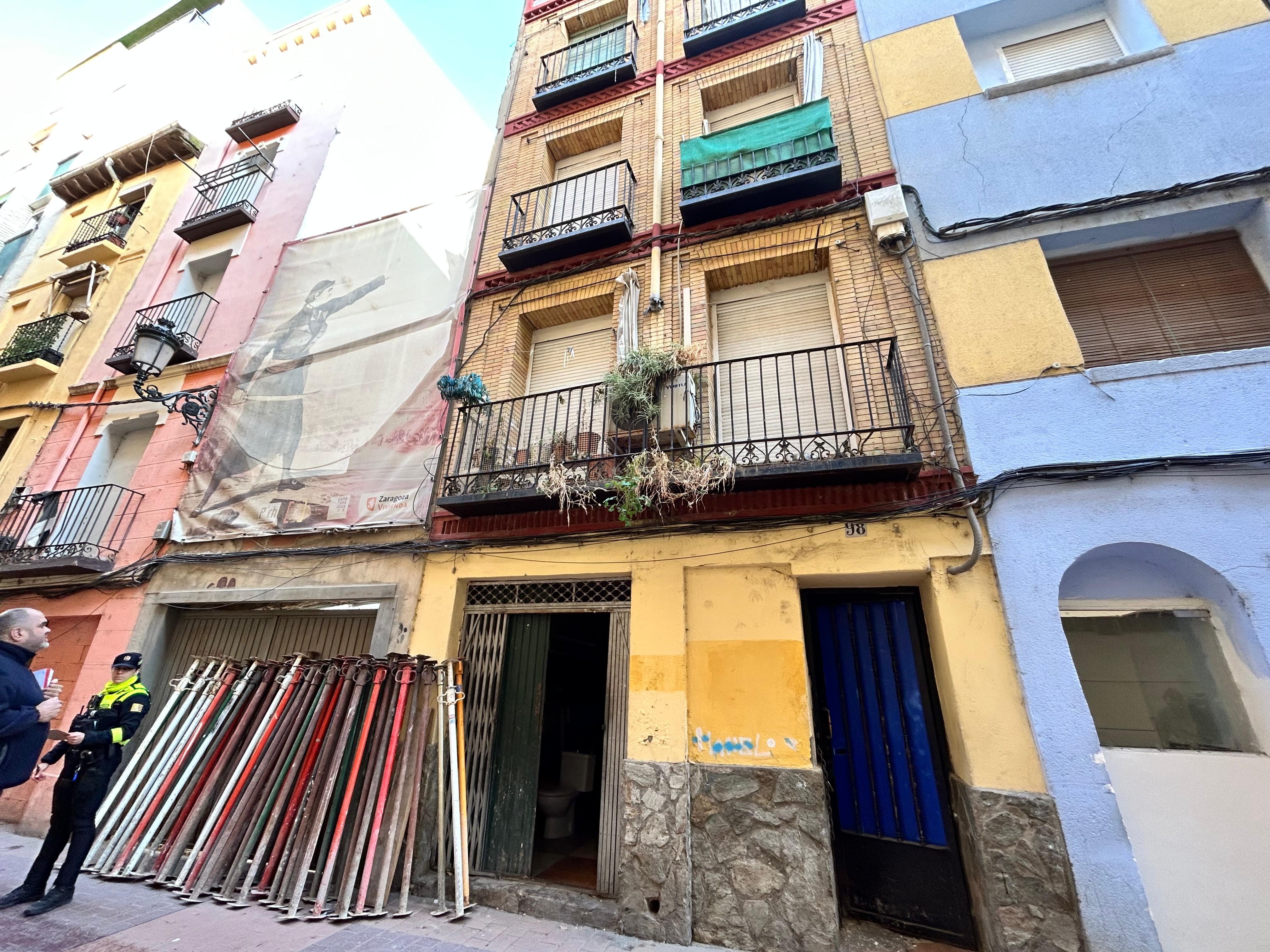Imagen del edificio desalojado en la calle San Pablo de Zaragoza