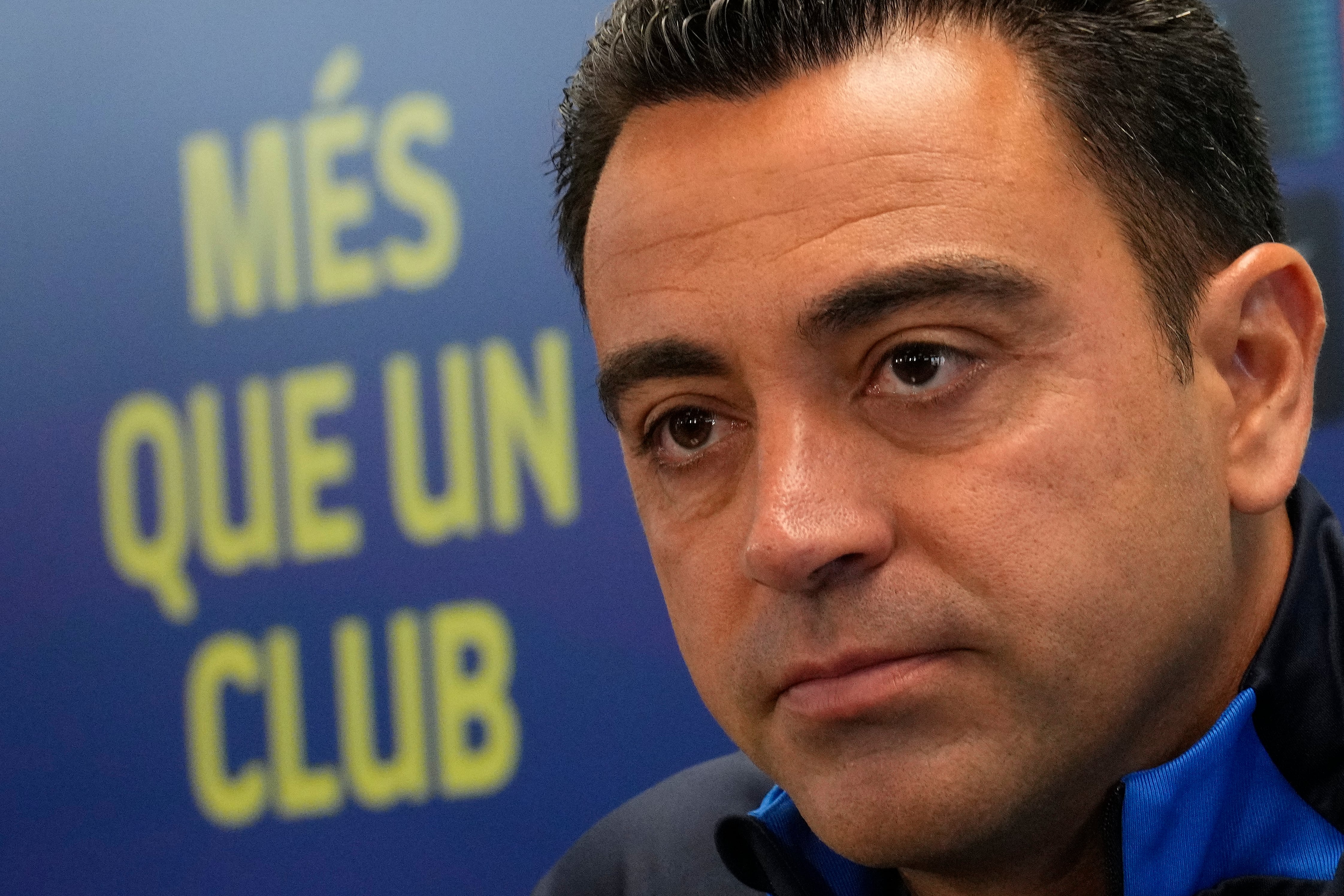 El entrenador del FC Barcelona, Xavi Hernández, durante la rueda de prensa que ha ofrecido en la ciudad deportiva Joan Gamper. EFE/Alejandro García