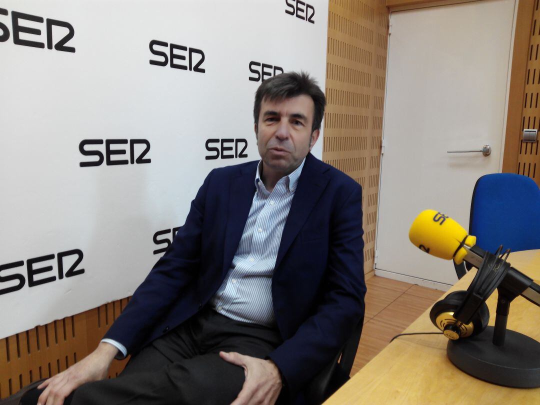 Pablo Artal en los estudios de Radio Murcia