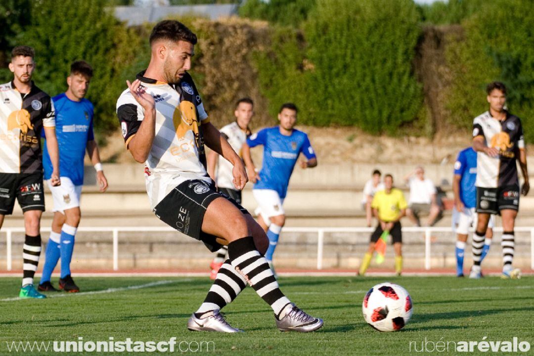 Imagen del 1-0 de Unionistas ante el Pontevedra.