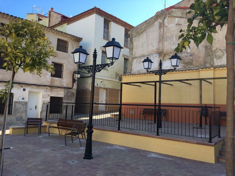 La plaza se completará además con aparcamiento