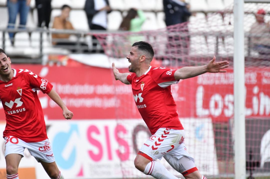 Víctor Curto celebra el gol de la voctoria ante el Don Benito