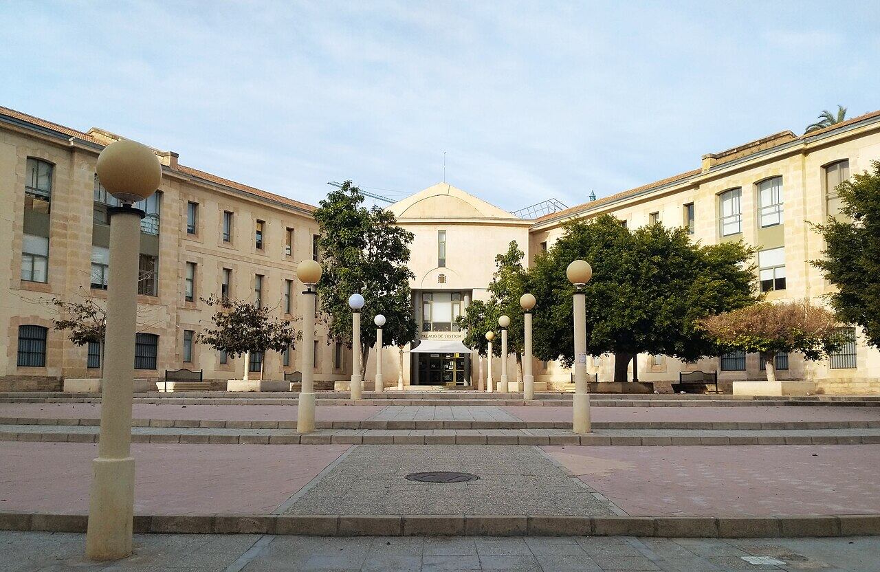 Fachada de los juzgados de Benalúa en Alicante