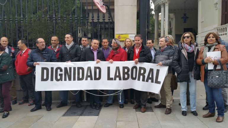 Protesta de los funcionarios de prisiones de Granada ante la Subdelegación del Gobierno