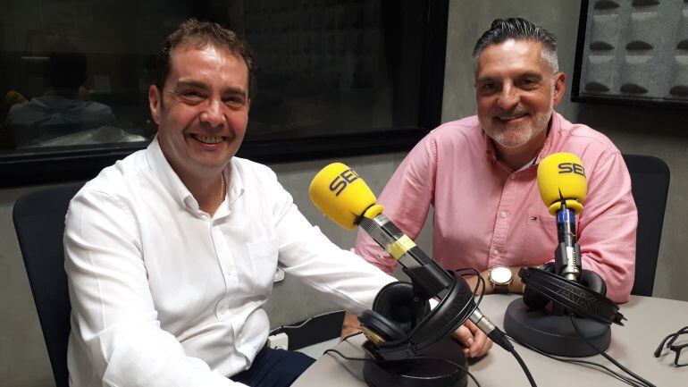 A la izquierda, Juan Carlos Abascal, alcalde de Ermua