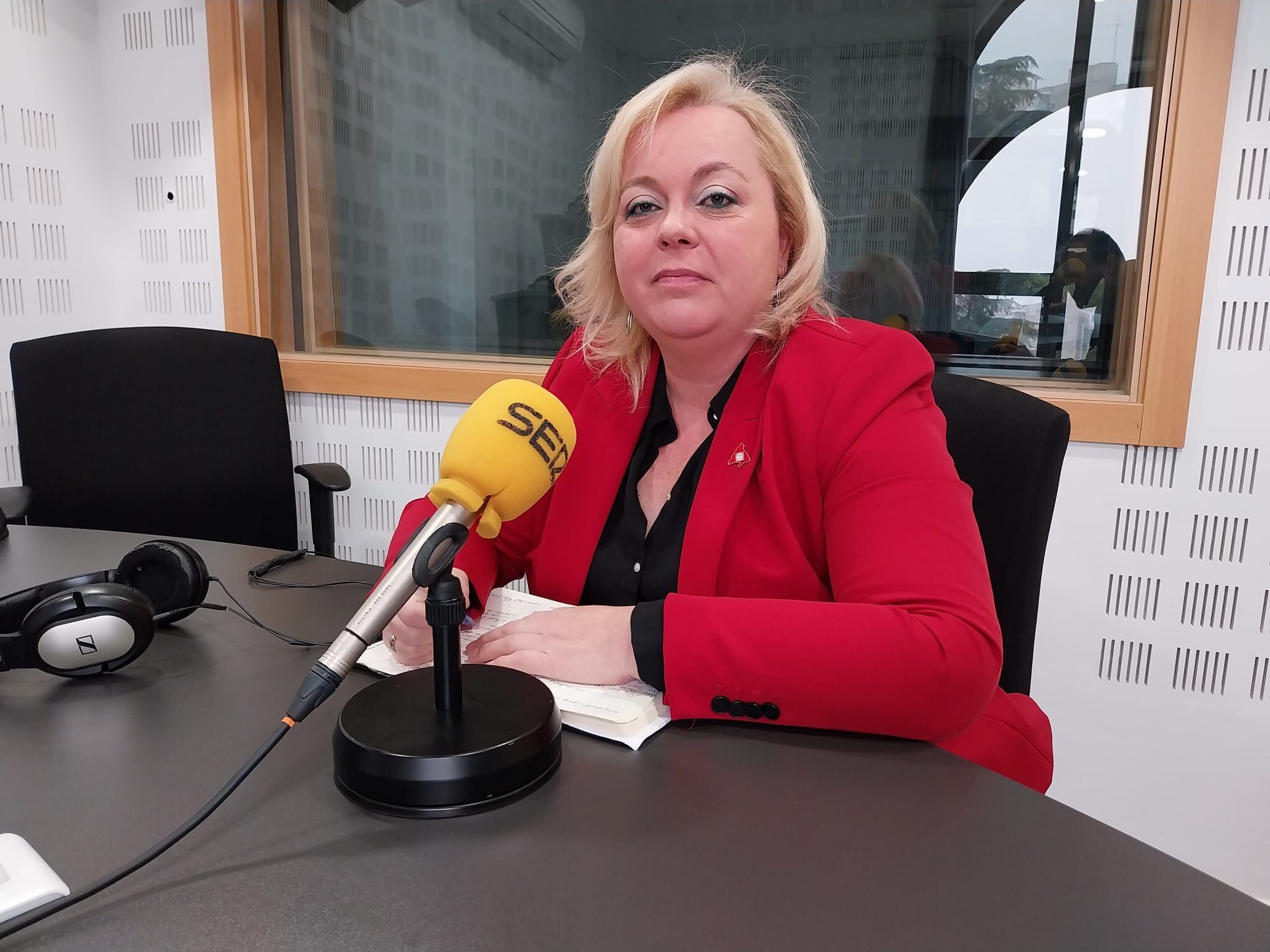 Carmen Morillas, presidenta de la Federación de Asociaciones de Padres y Madres de Alumnos (FAPA) Francisco Giner de los Ríos, en los estudios de SER Madrid Sur.