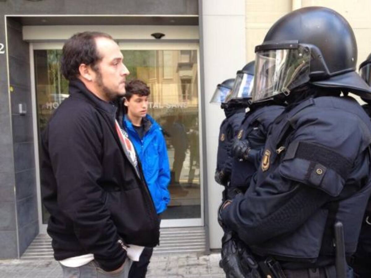 Els Mossos desallotgen Can Vies a Barcelona