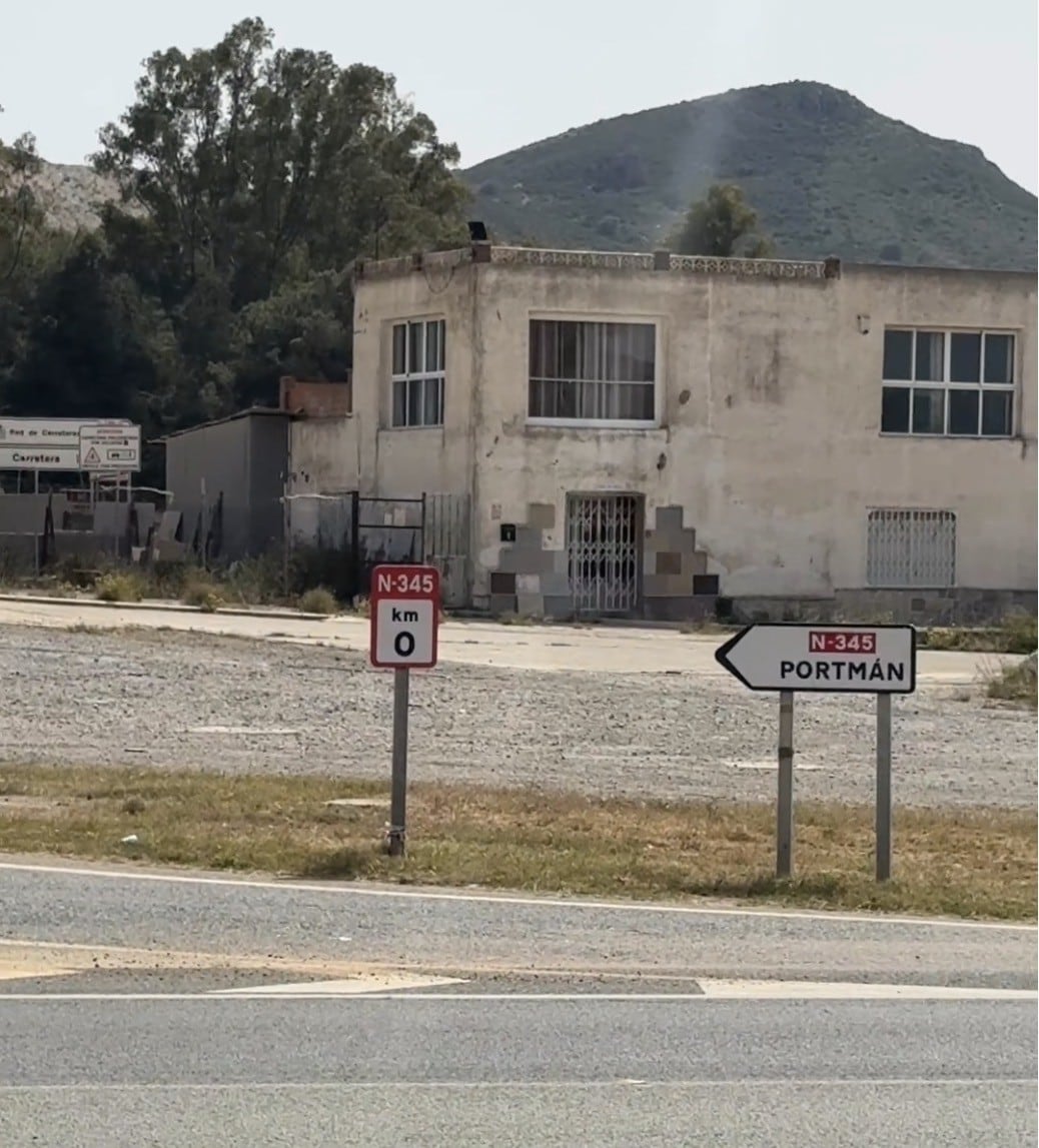 El alcalde de La Unión califica de "indignante" el cierre total de la carretera de Portmán durante mes y medio