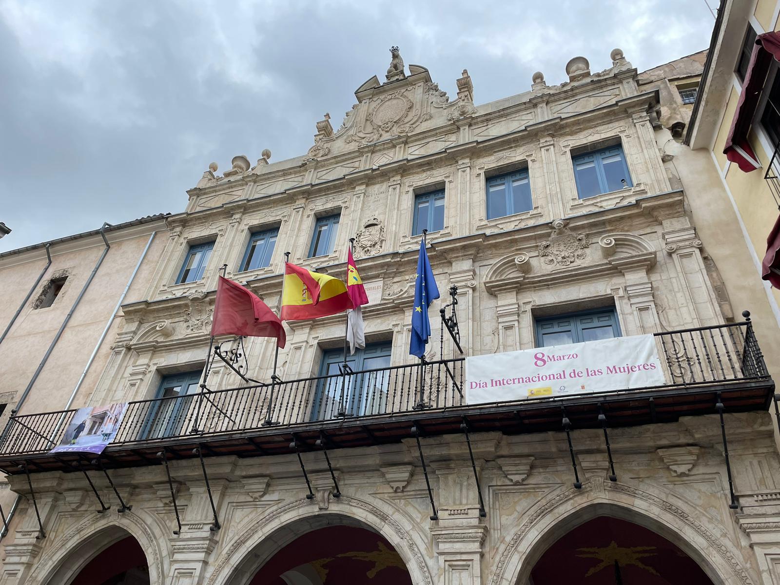 Fachada del Ayuntamiento de Cuenca en este 8 de marzo