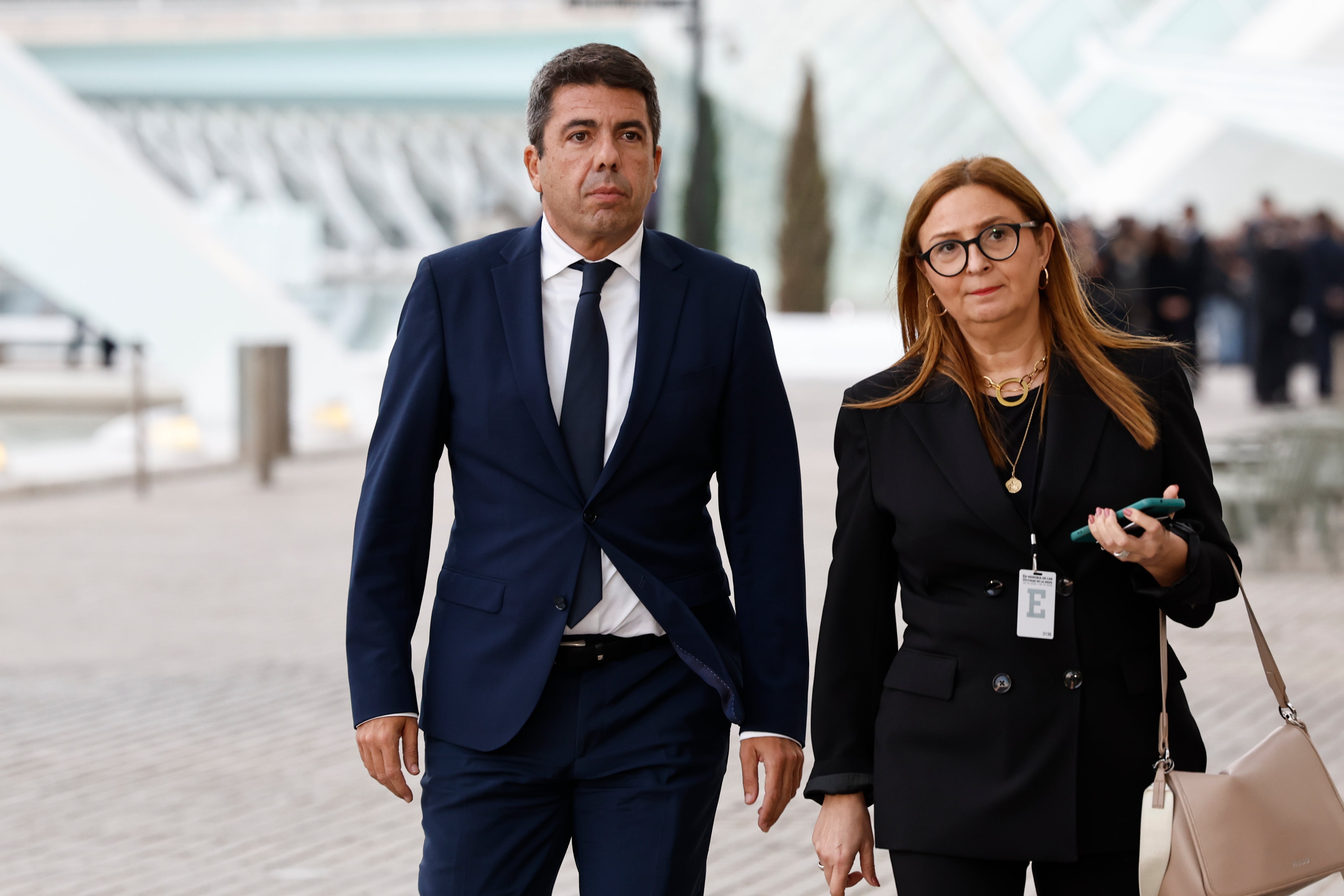 Àngels Barceló: "Qué hay más anormal que en un día como hoy el president de la Generalitat no pueda estar saludando a las víctimas" 