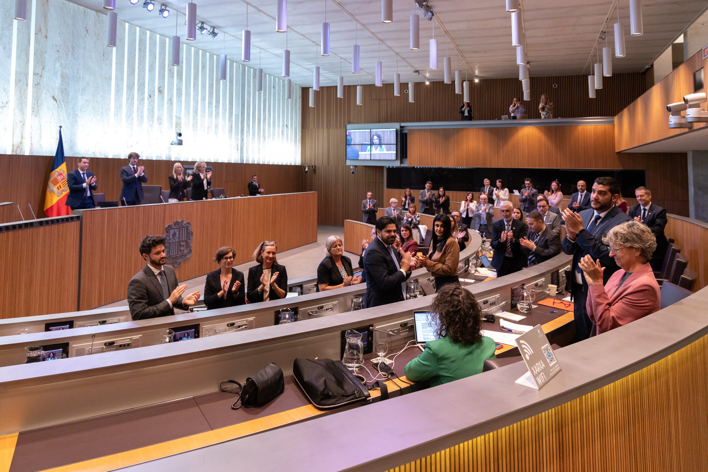 La sessió de control al govern s&#039;ha tancat amb una ovació cap a Judith Casal que abandona l&#039;escó per motius de salut