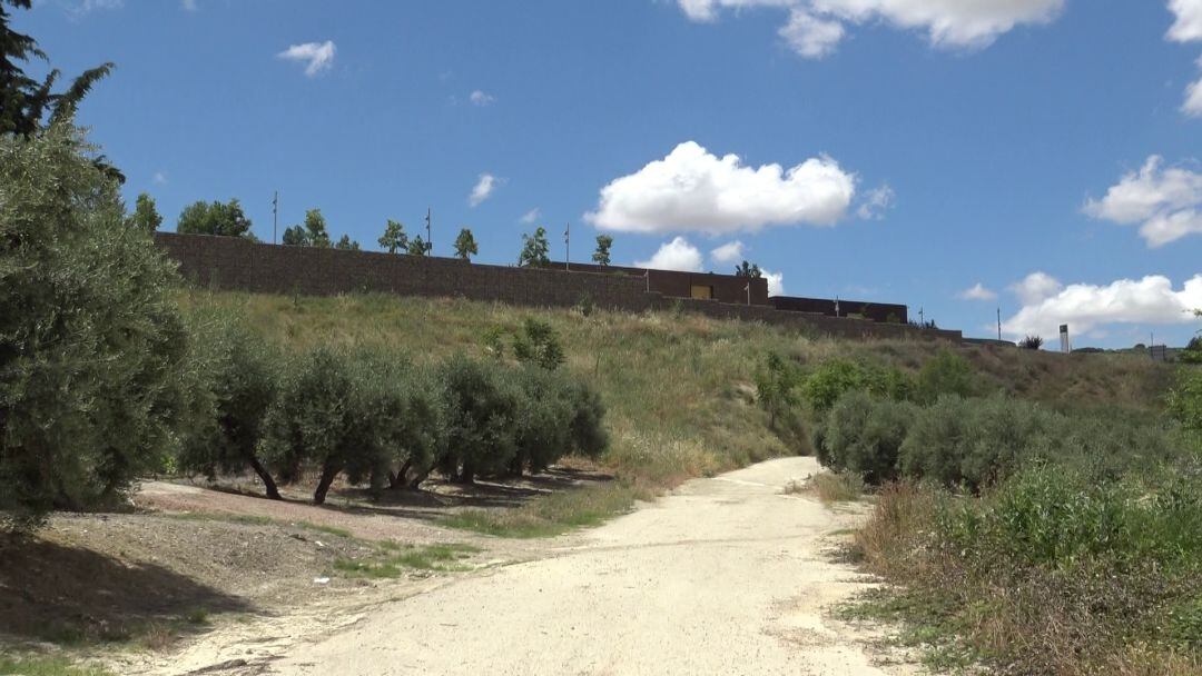 Terrenos para ampliar el actual aparcamiento del CHARE en 3.000 metros cuadrados mas