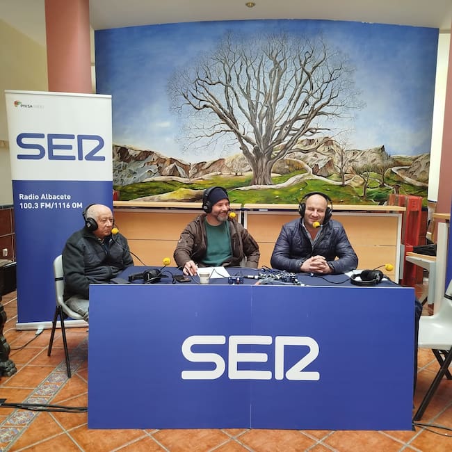 El secretario de la Asociación de la Nuez de Nerpio, Juan Pedro Martínez, y el alcalde de Nerpio, José Antonio Gómez