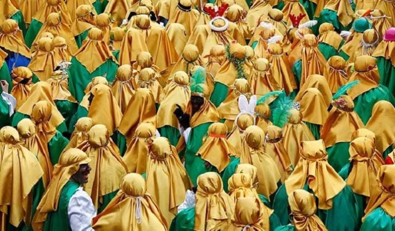 Un grupo de beduinos durante la Cabalgata de Reyes Magos en Sevilla