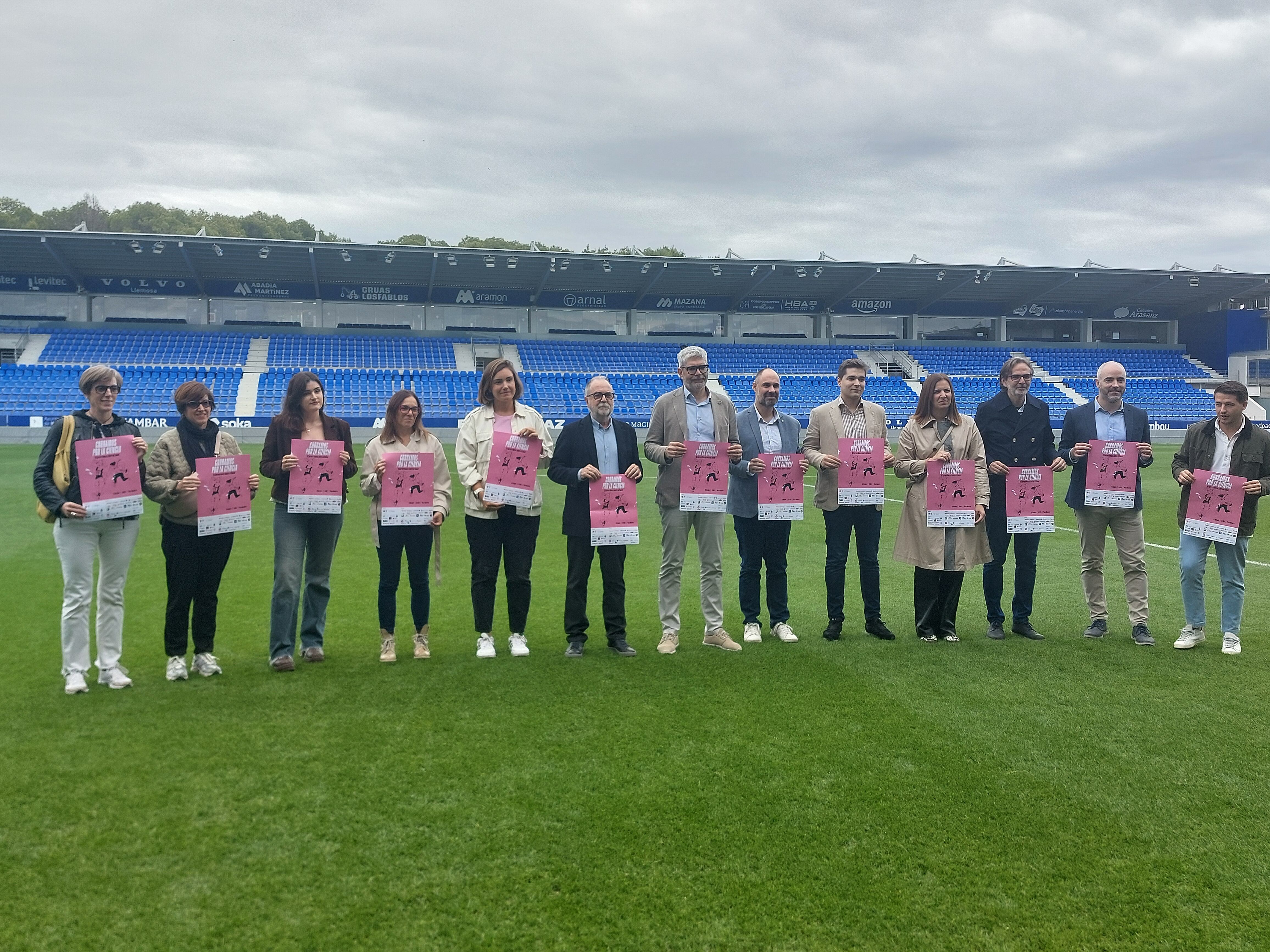 Organizadores y patrocinadores de la Carrera Huesca contra el Cáncer