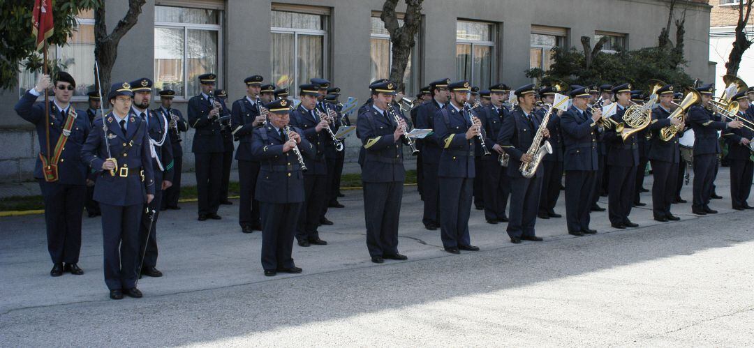 La unidad musical del ACAR de Getafe actúa en el acto de la AECC