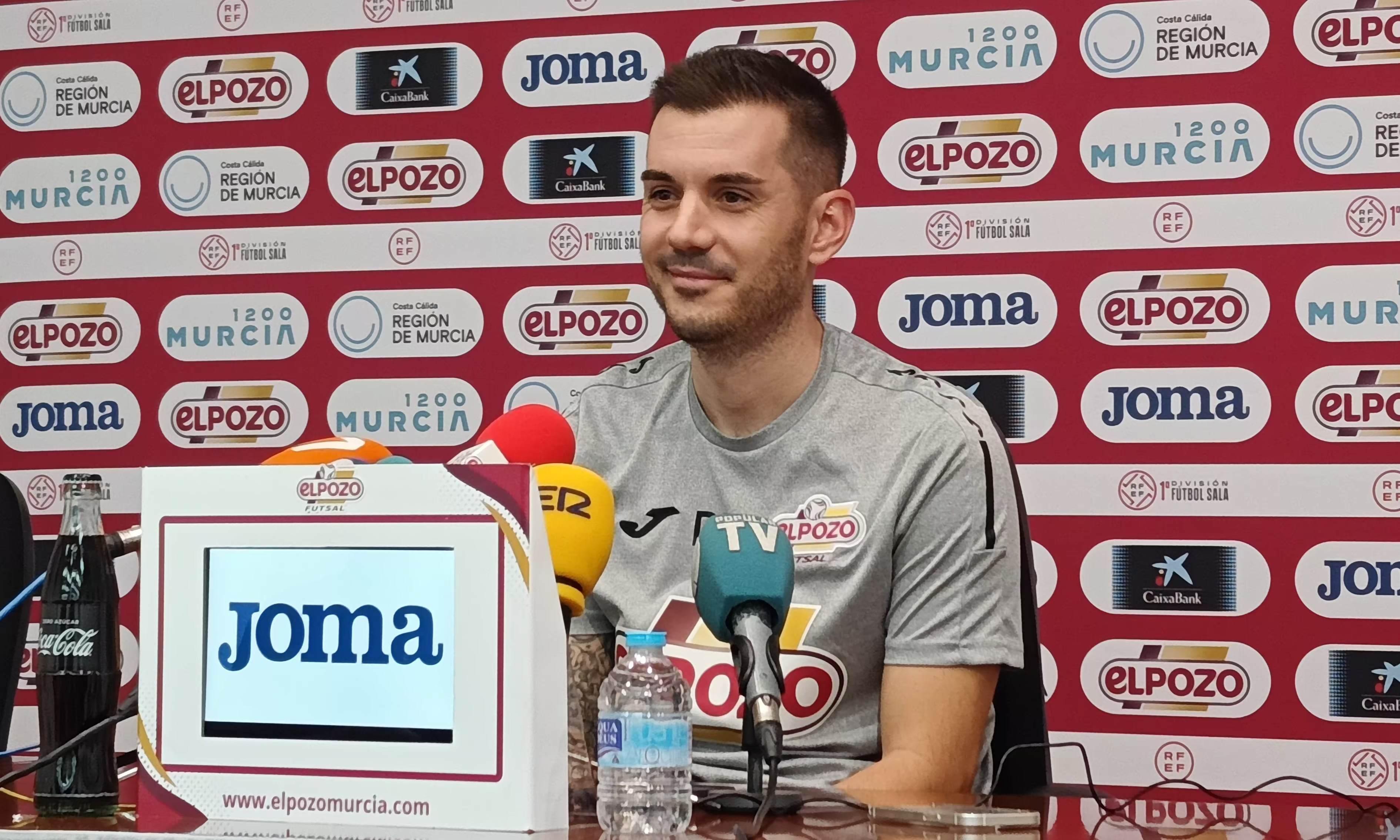 Dani Martínez en la sala de prensa del Palacio