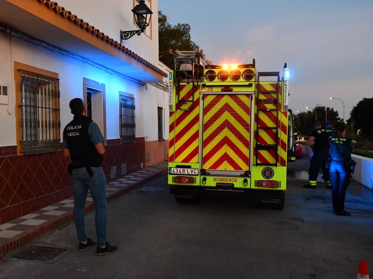 Arde la vivienda de una persona mayor en San Enrique de Guadiaro