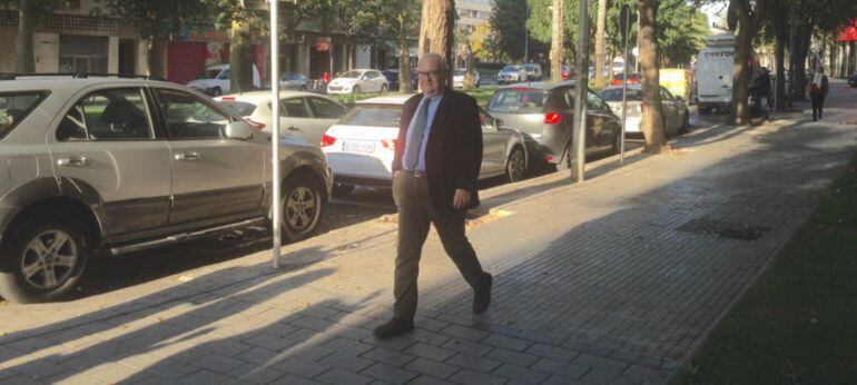 Josep Prat, a l'entrada dels jutjats de Reus.