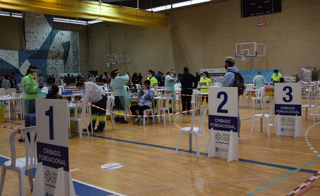 Cribado en el pabellón del campus de Vigo.
