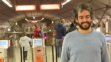 "Fue una sorpresa total": el premio a Borja Villada por ser el viajero número 100 millones de Metro Bilbao
