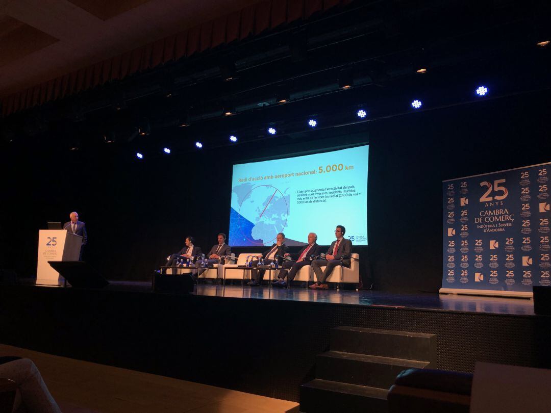Presentació dels estudis de viabilitat de l'aeroport a Grau Roig encarregats per la Cambra de Comerç