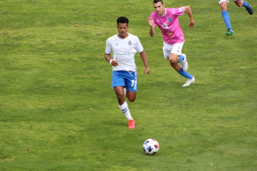 Cherno Arévalo, durante un partido con el filial blanquiazul.