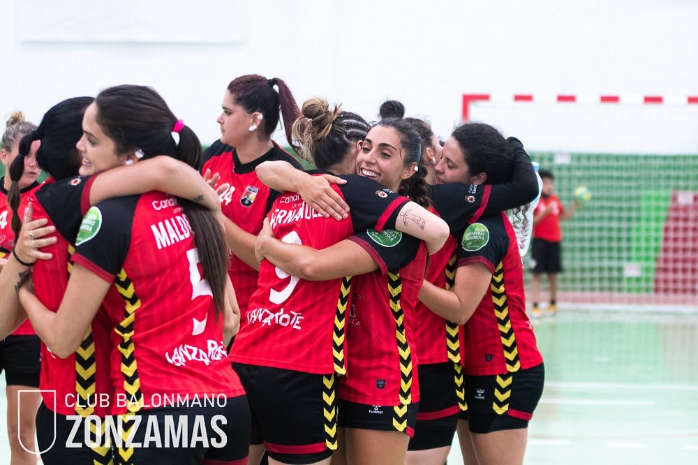 Las jugadoras del Zonzamas en su último partido de la temporada en casa.