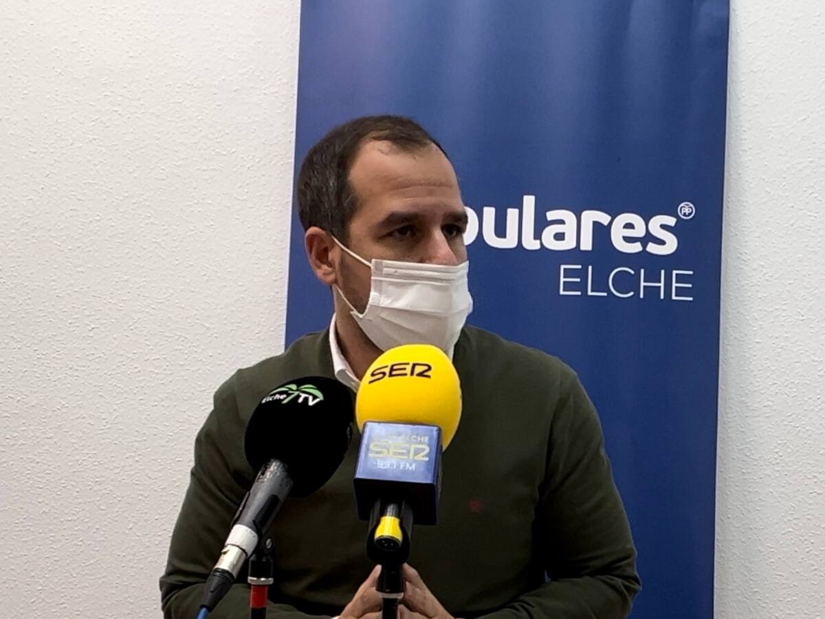 El PP acusa al Ayuntamiento de recaudar impuestos para meterlos en entidades financieras y no en en proyectos para la ciudad