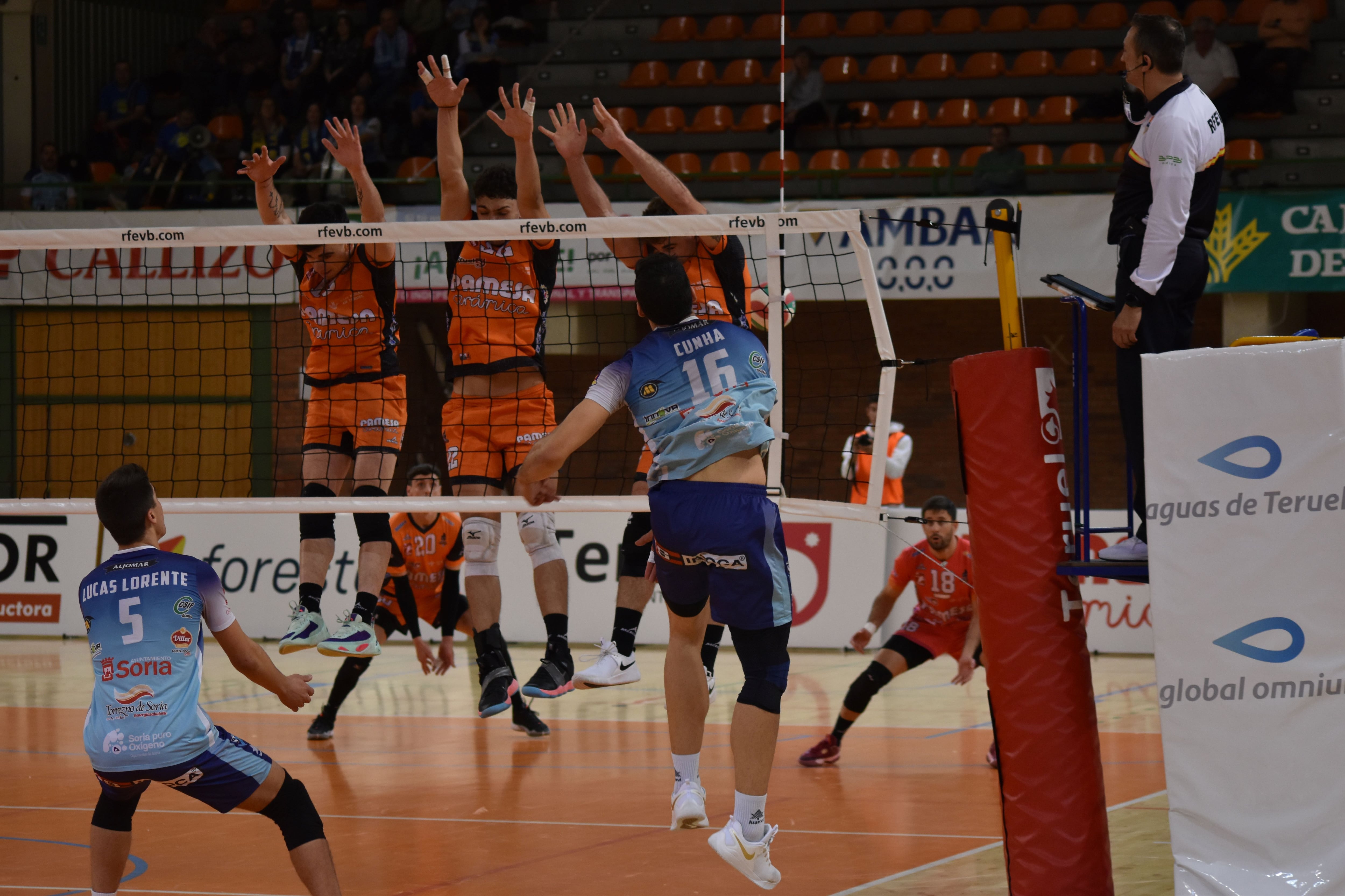 Lorente y Cunha, en el partido ante Teruel en Los Planos.