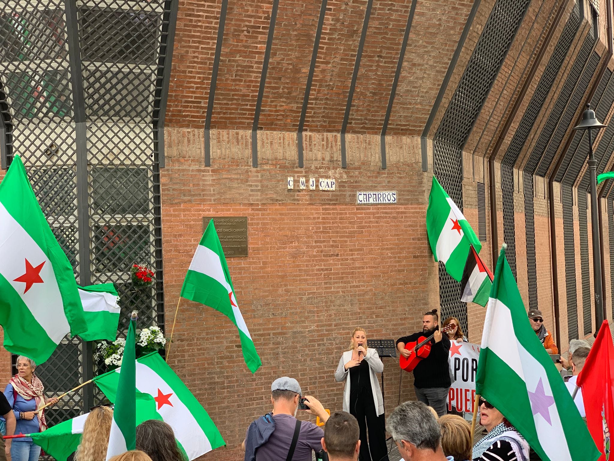 Cierre de la protesta en homenaje a Manuel José García Caparrós en la Alameda Principal de Málaga este domingo