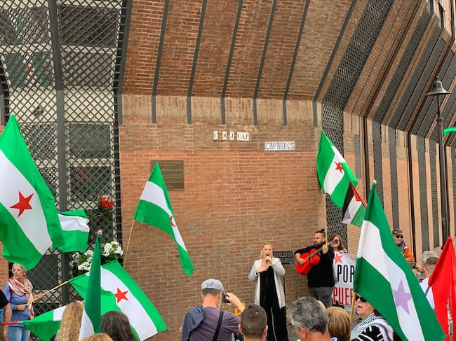 Cierre de la protesta en homenaje a Manuel José García Caparrós en la Alameda Principal de Málaga este domingo