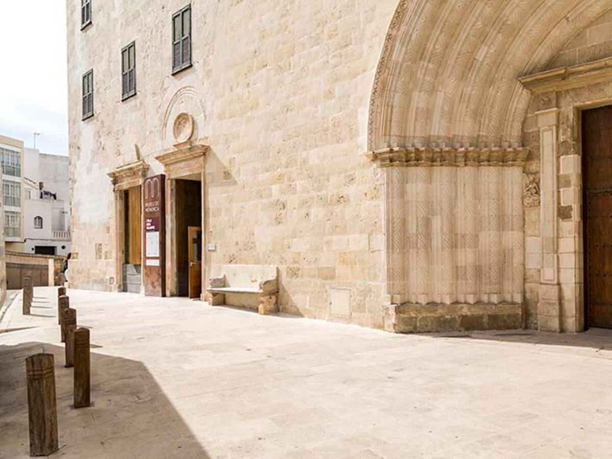 El Museu de Menorca estrena una exposició sobre els llums romans trobats a l'illa