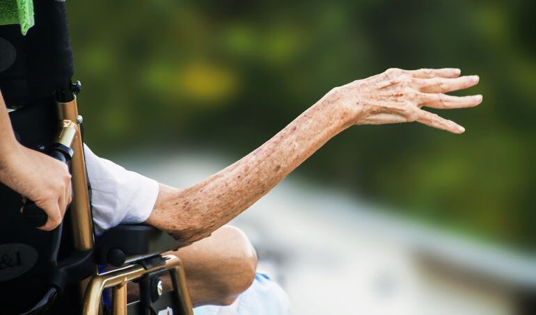 Imagen de archivo de una persona anciana.